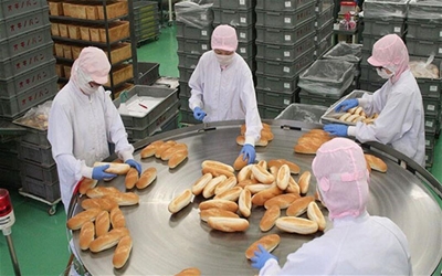 TUYỂN 7 NỮ LÀM BÁNH MÌ